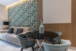 BiBo Suites Real Chancilleria的休息区