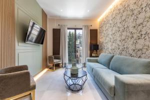 BiBo Suites Real Chancilleria的电视和/或娱乐中心