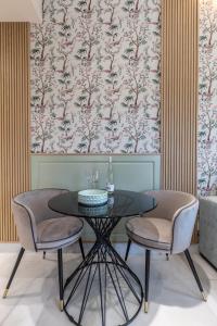BiBo Suites Real Chancilleria的休息区