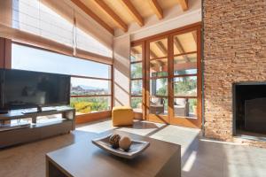 a living room with a large fireplace and a television at Es Flavo in Sineu