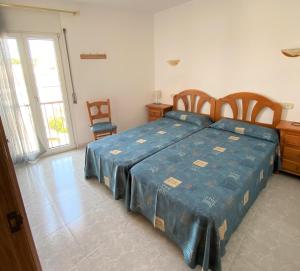Posteľ alebo postele v izbe v ubytovaní Apartaments Club Nautic L'Escala
