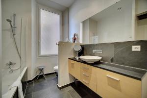 Phòng tắm tại IMMOGROOM - Fully equipped -AC- near Palais des Festivals