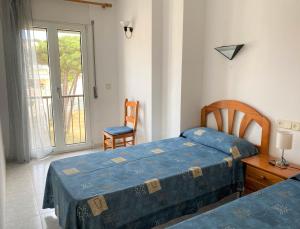 Posteľ alebo postele v izbe v ubytovaní Apartaments Club Nautic L'Escala