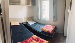Ένα ή περισσότερα κρεβάτια σε δωμάτιο στο Mobil Home Valras-Plage +9 φωτογραφίες