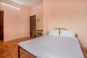 Cama o camas de una habitación en Aasra Lodge