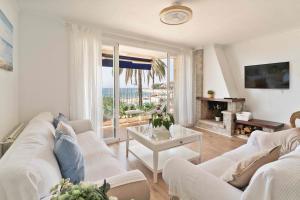 Et sittehjørne på Apartamento Primera Linea de Mar con Espectaculares Vistas