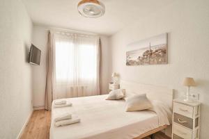 En eller flere senge i et værelse på Apartamento Primera Linea de Mar con Espectaculares Vistas