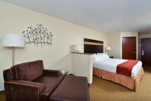 Postel nebo postele na pokoji v ubytování Holiday Inn Express Portland SE - Clackamas Area by IHG