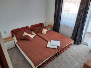 Postel nebo postele na pokoji v ubytování Fiesta Apartman