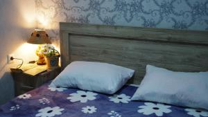 Postel nebo postele na pokoji v ubytování Akhaltsikhe hotel “Sunny House”