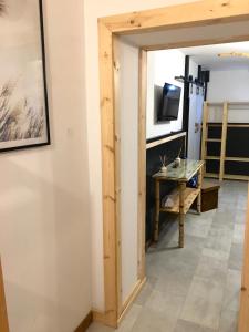TV a/nebo společenská místnost v ubytování Hostel PrzyMorze