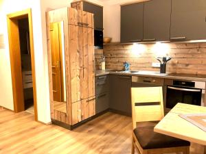 Kuchyňa alebo kuchynka v ubytovaní Veronika Appartements