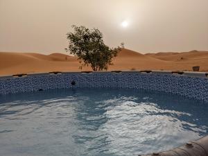 a hot tub in the middle of the desert at Sahara Majestic Luxury Camp in Merzouga