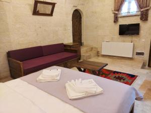 Postel nebo postele na pokoji v ubytování ARMEsos Cave Hotel