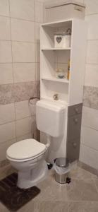 A bathroom at Kiscsermely Vendégház