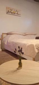 A bed or beds in a room at Kiscsermely Vendégház