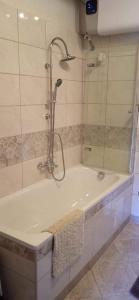 A bathroom at Kiscsermely Vendégház