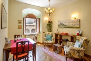 a living room with a table and two chairs at Sangi Studio Apartment - with amazing view of the Duomo in San Gimignano