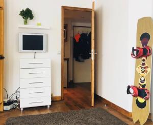 a room with a door leading into a closet with a snowboard at Studio 4pax Val Claret centre, skis aux pieds in Tignes