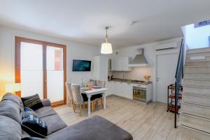 Kuchyňa alebo kuchynka v ubytovaní Rosa del Lago Apartment