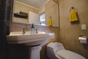 Baðherbergi á Apart Hotel Curicó