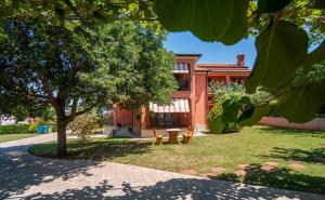 Vonkajšia záhrada v ubytovaní Apartment Marcella + 36 fotografií