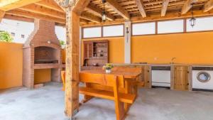 Η κουζίνα ή μικρή κουζίνα στο Apartments in Crikvenica 41379 +2 φωτογραφίες