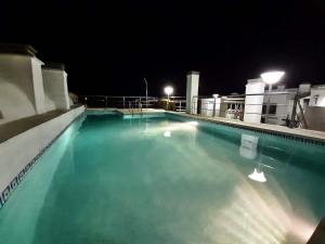 Piscina di Penthouse with private pool, hot tub jacuzzi with sea views and chill-out zone, close to the sea o nelle vicinanze