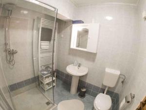 Kúpeľňa v ubytovaní Apartments in Njivice/Insel Krk 39735