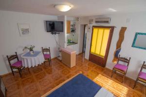 Galeriebild der Unterkunft Studio in Veli Losinj 36920 in Veli Lošinj + 9 Fotos