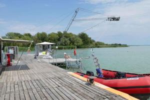 Fotografia z galérie ubytovania Holiday home Vonyarcvashegy/Balaton 31295 v destinácii Vonyarcvashegy