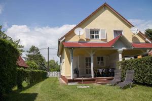 Fotografia z galérie ubytovania Holiday home in Balatonmariafürdo 19259 v destinácii Balatonmáriafürdő