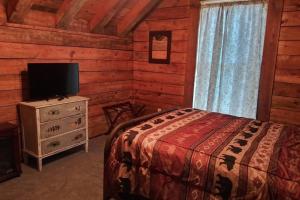 Gallery image of Hoot Nanny's Rustic Cabin on Mossy Creek in Cleveland