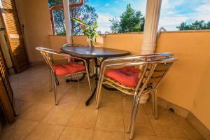 Fotografie z fotogalerie ubytování Apartments in Starigrad-Paklenica 6882 v destinaci Starigrad-Paklenica