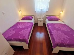 Postel nebo postele na pokoji v ubytování Apartment in Crikvenica 5738