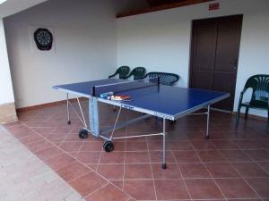Съоражения за тенис на маса в Holiday home Nagyvazsony/Balaton 20231 или наблизо