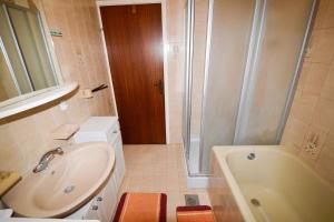Apartment in Pula/Istrien 11285 tesisinde bir banyo