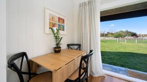 Κήπος έξω από το Te Whare Hipi - Martinborough Holiday Home