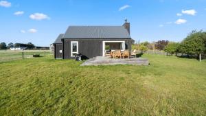 Το κτήριο όπου στεγάζεται  η παραθεριστική κατοικία