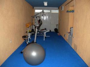 a room with a gym with a blue floor at Apartment Crikvenica 16 in Crikvenica