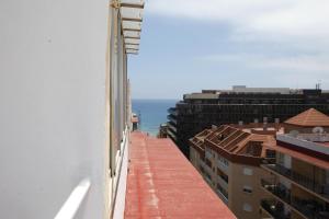 - une vue sur l'océan depuis un bâtiment dans l'établissement Pondarosa Penthouse 56 - Costa CarpeDiem, à Calp
