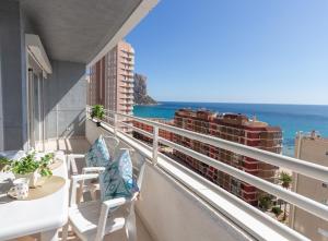 a balcony with chairs and a view of the ocean at Apartamento Apolo XIV - Costa CarpeDiem in Calpe