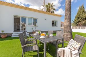 Vonkajšia záhrada v ubytovaní Villa Almendro - Costa CarpeDiem