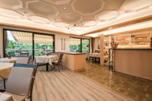 Gallery image of Hotel Paradies in Marlengo