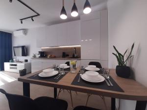 Kuchnia lub aneks kuchenny w obiekcie Apartamenty Marzeń