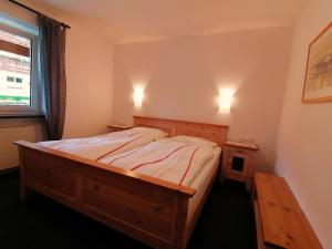 A bed or beds in a room at Haus Zangerl