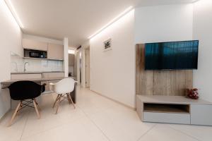 Aparthotel Joel的厨房或小厨房
