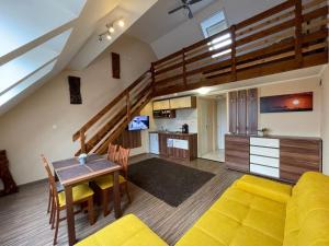 Kuchyňa alebo kuchynka v ubytovaní Gyulai Brill Apartman