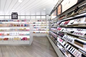 Supermarket nebo jiné obchody v  výletní lodě nebo okolí