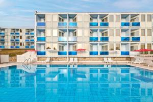 Der Swimmingpool an oder in der Nähe von Hotel Plavi Plava Laguna